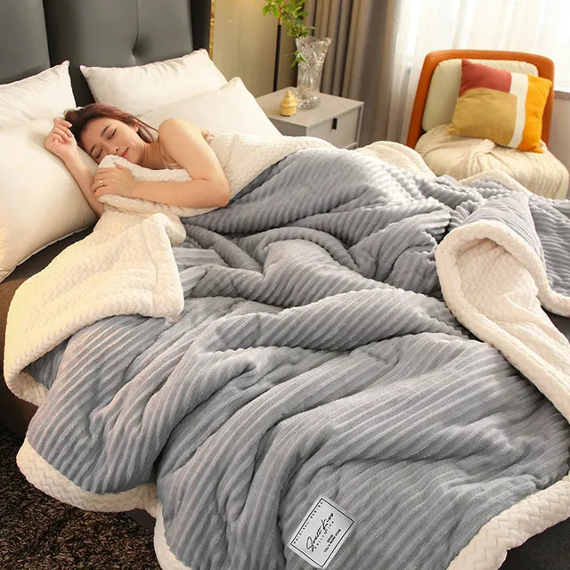 Luxe Winter Fleece Blanket - CozyCuddle