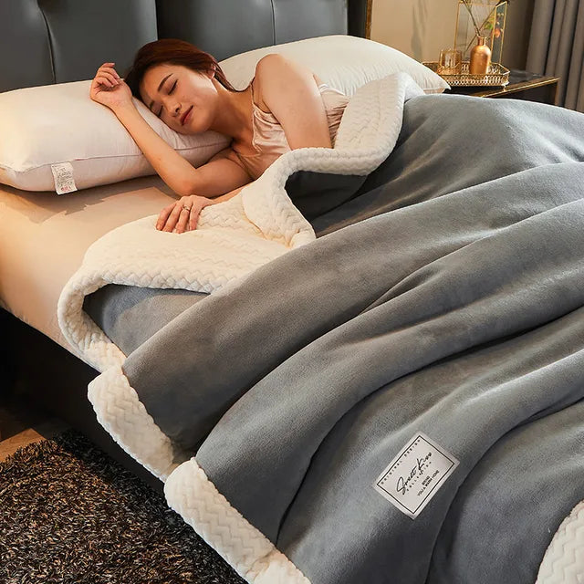 Luxe Winter Fleece Blanket - CozyCuddle