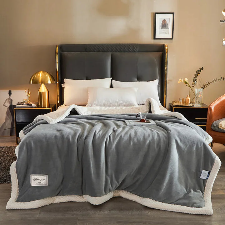 Luxe Winter Fleece Blanket - CozyCuddle