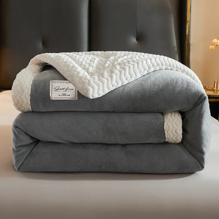 Luxe Winter Fleece Blanket - CozyCuddle