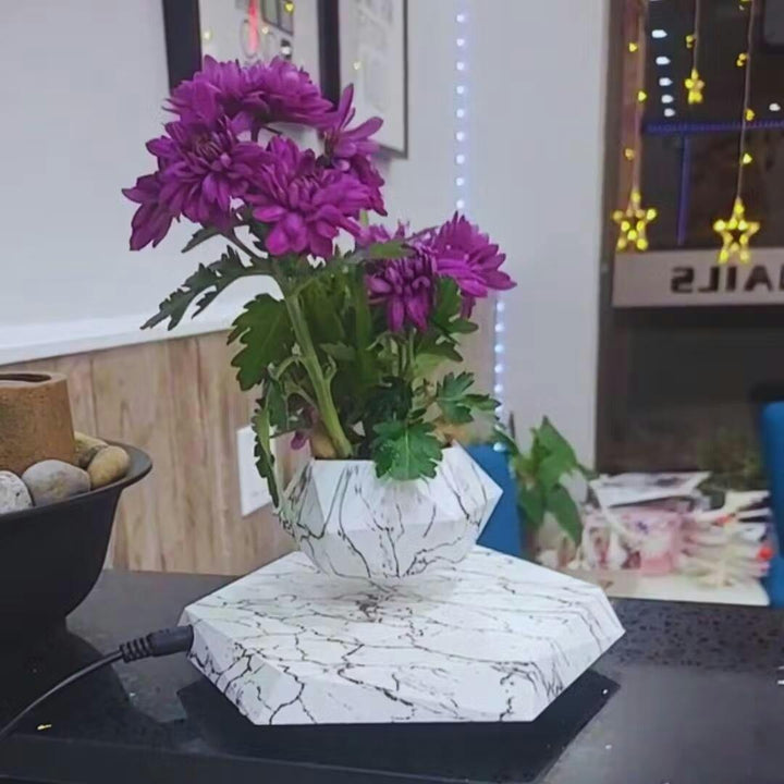 Flydende planteholder med magnetisk levitation - Liva