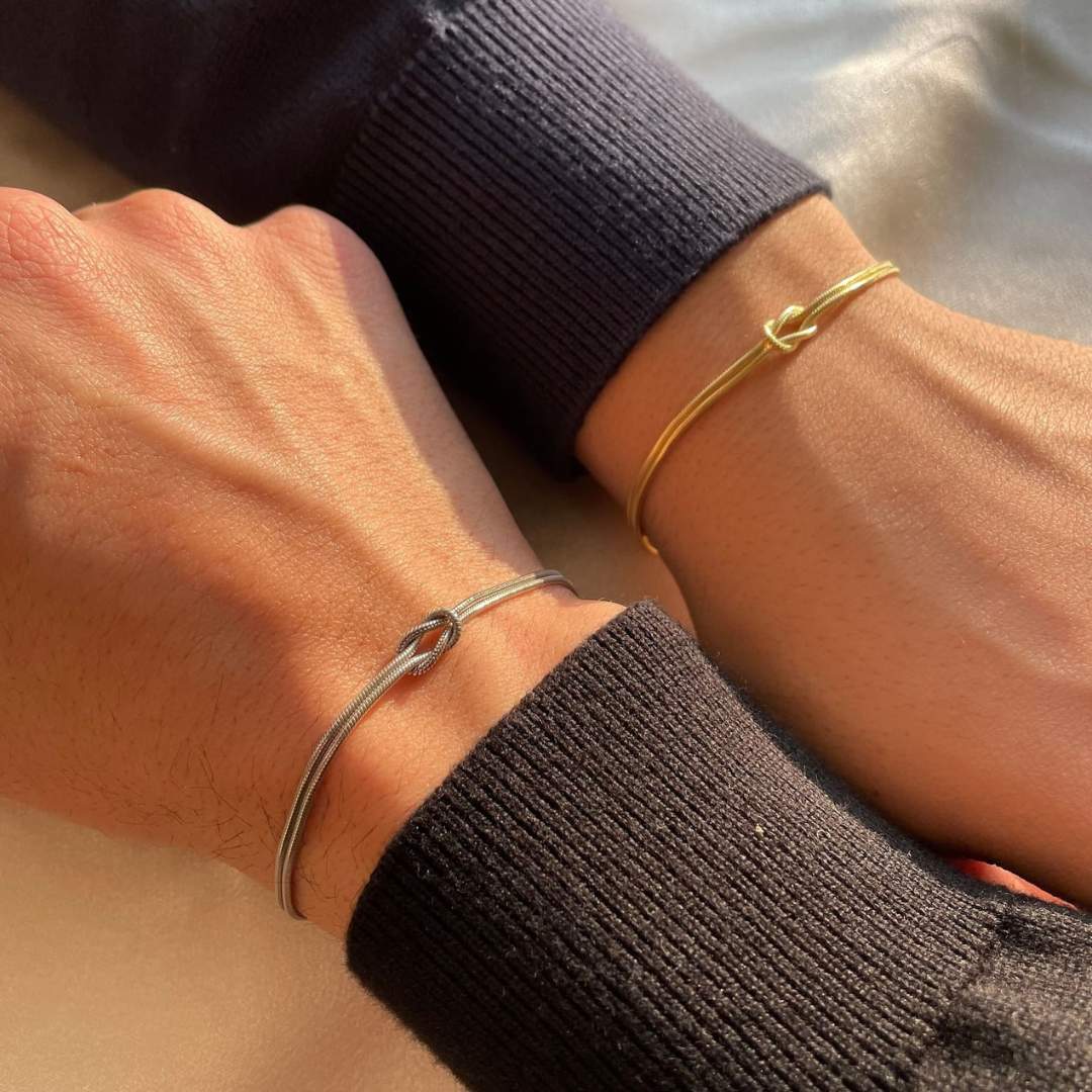 Minimalist Knot Bracelet – Elva