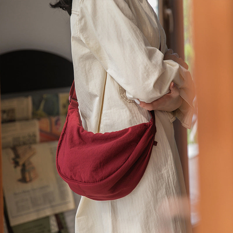 Stilfuld Half Moon Crossbody Taske - Luna