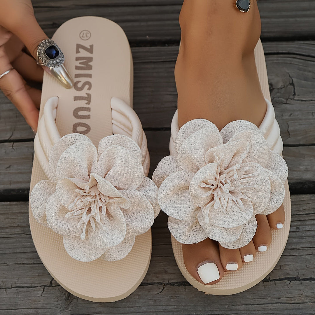 Stylische Damen-Slipper mit Blumendetail für den Sommer - BlütenSchritt