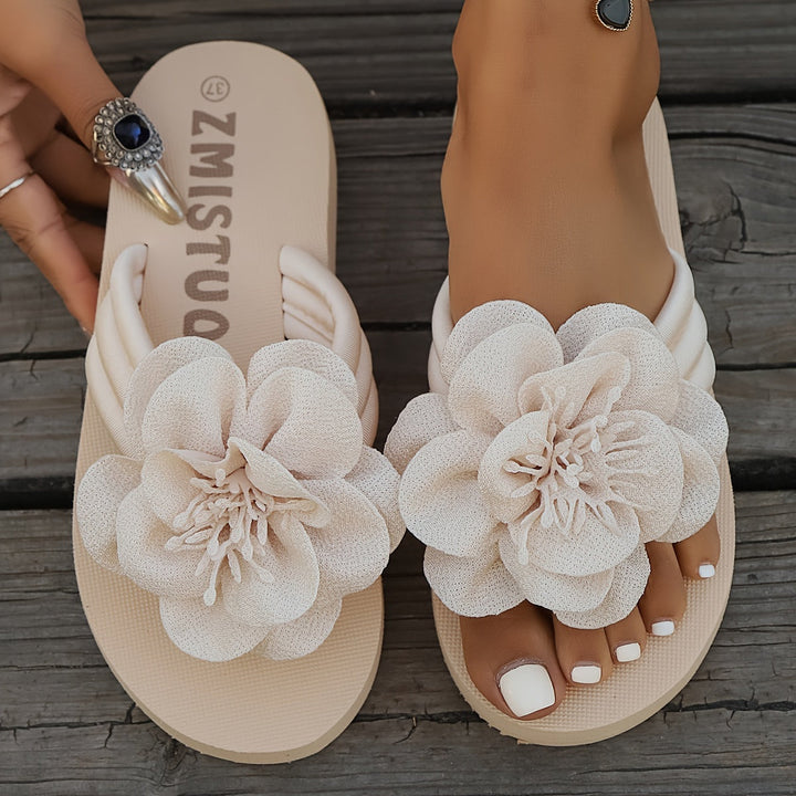 Stylische Damen-Slipper mit Blumendetail für den Sommer - BlütenSchritt
