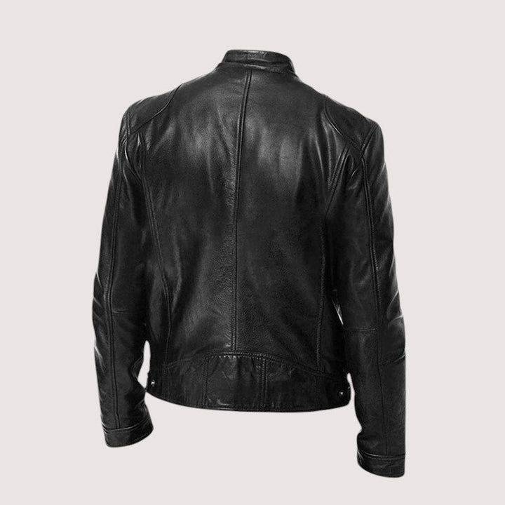 Schwarze Lederjacke von hinten mit Rückennähten und seitlichen Druckknöpfen am Bund 3