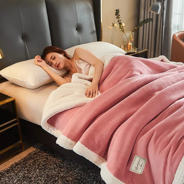 Luxe Winter Fleece Blanket - CozyCuddle