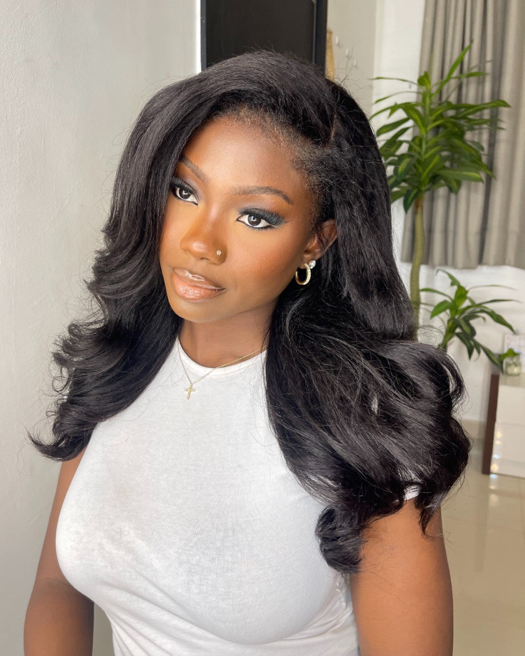 Schwarze HD Lace paryk med body wave og krøllet kant – Amara