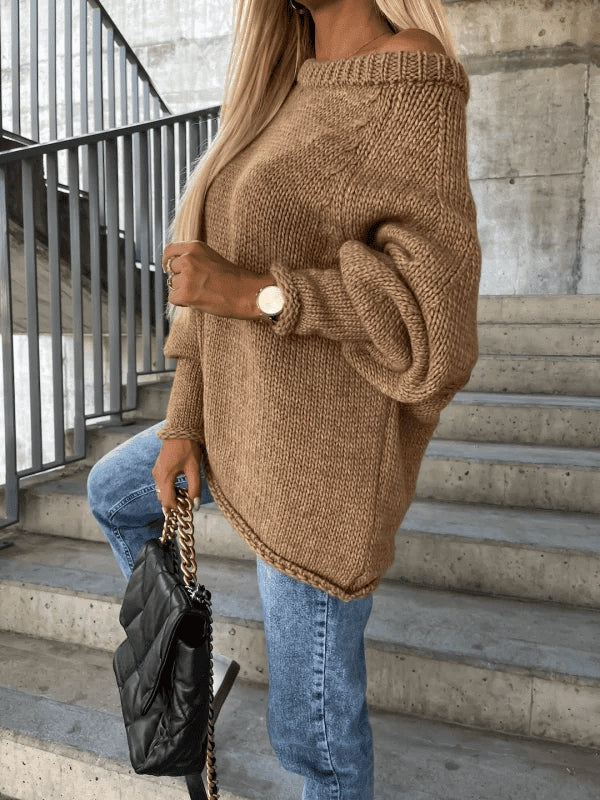 Løst strikket damepullover med off-shoulder design – Amira