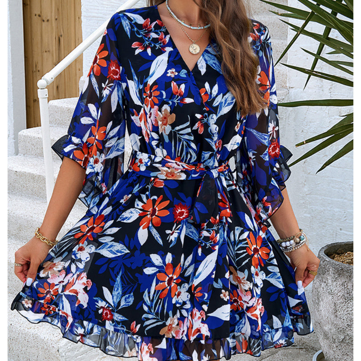 Verspieltes Minikleid mit Blumenmuster & Glockenärmeln – Liora