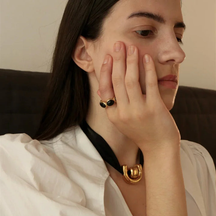Forgyllet onyx-ring – Celina