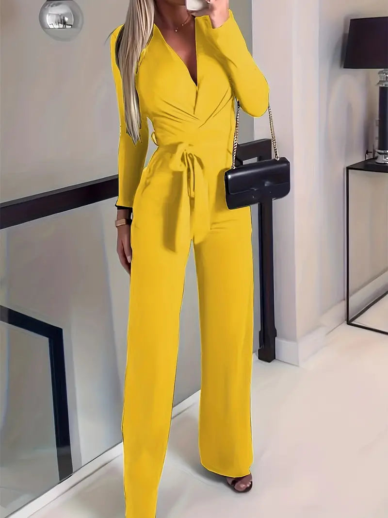 Vidt utsvingt jumpsuit med belte og V-hals – Elise