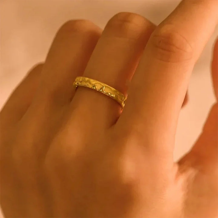 Stilfuld gylden honningring – Sienna