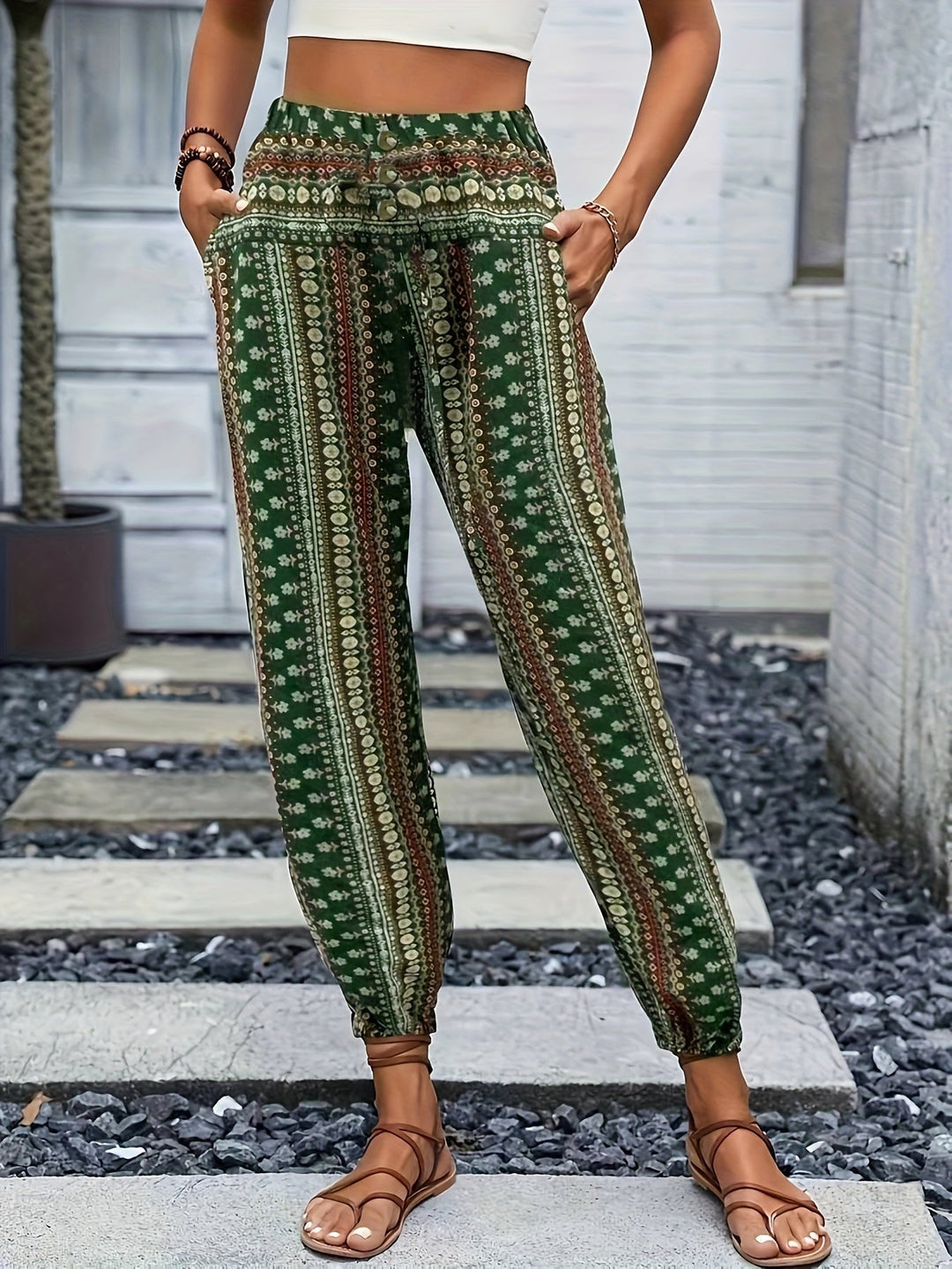 Boho damebukser med høj talje, print og smocket talje – Linara