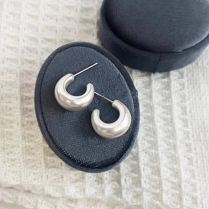 Minimalist Pearl C Earrings – Lunette