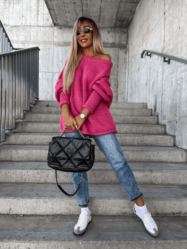 Løst strikket damepullover med off-shoulder design – Amira