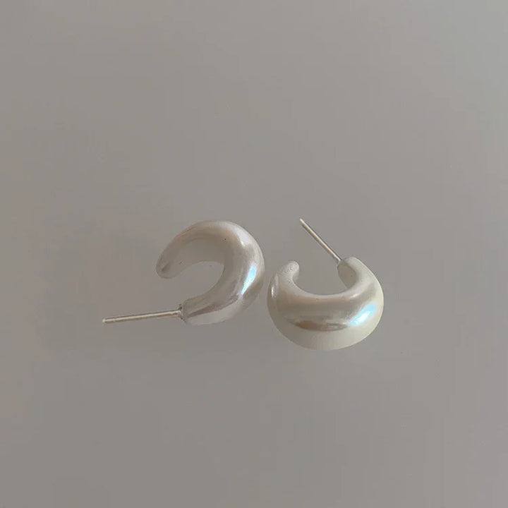 Minimalist Pearl C Earrings – Lunette