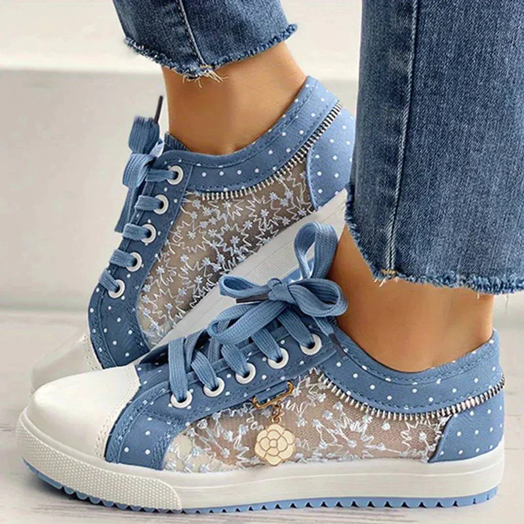Åndbare damesneakers i lærred med blomsterblonde – Celina