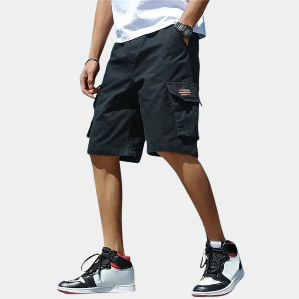 Schwarze Cargo-Shorts für Herren, lässig, mit Taschen, ideal für Sommermode.