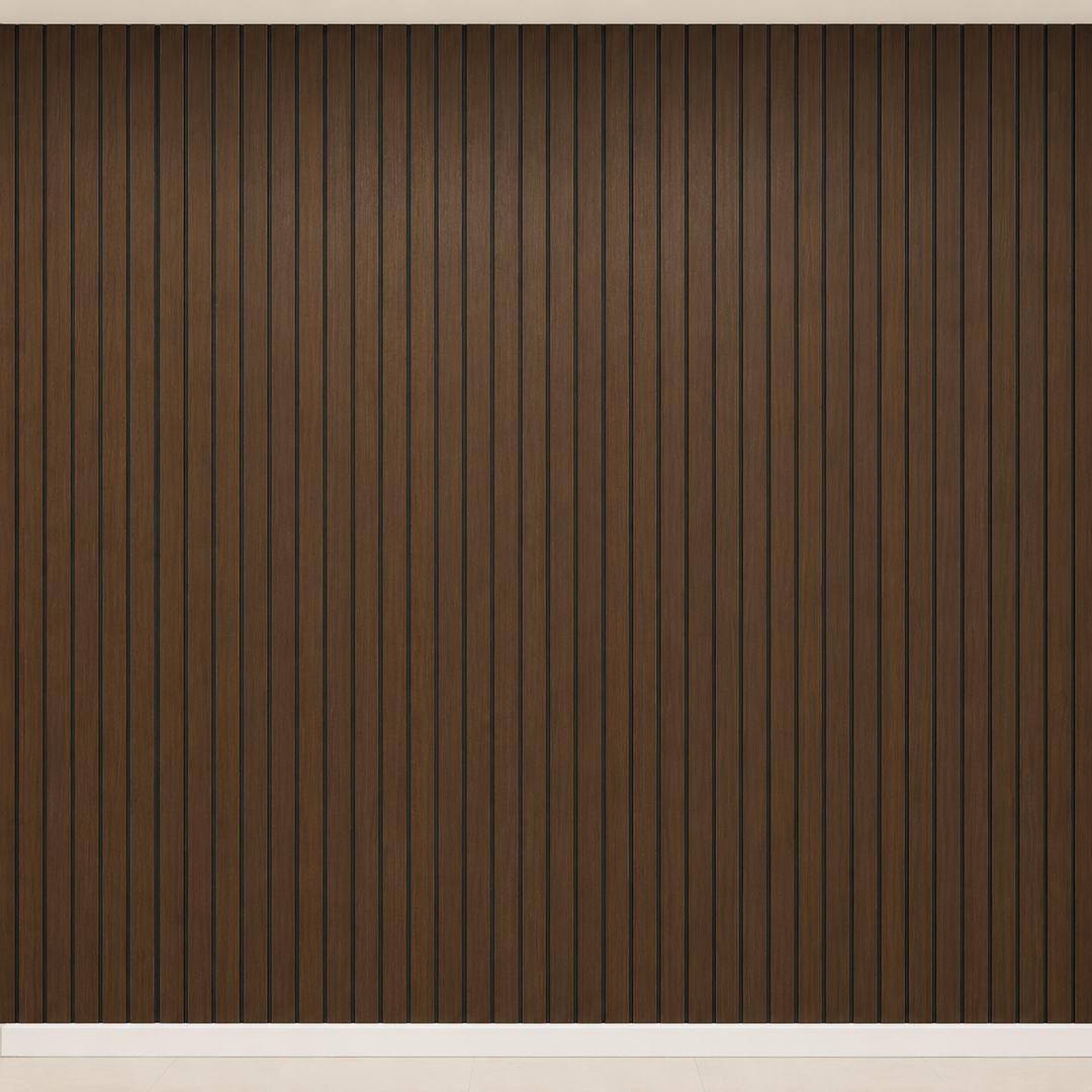 Leere Wand komplett mit dunkelbraunen Lamellenpaneelen verkleidet, mit weißer Sockelleiste 27
