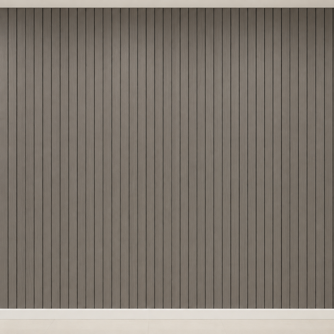 Leere Wand komplett mit grau-braunen Lamellenpaneelen verkleidet, mit weißer Sockelleiste 22