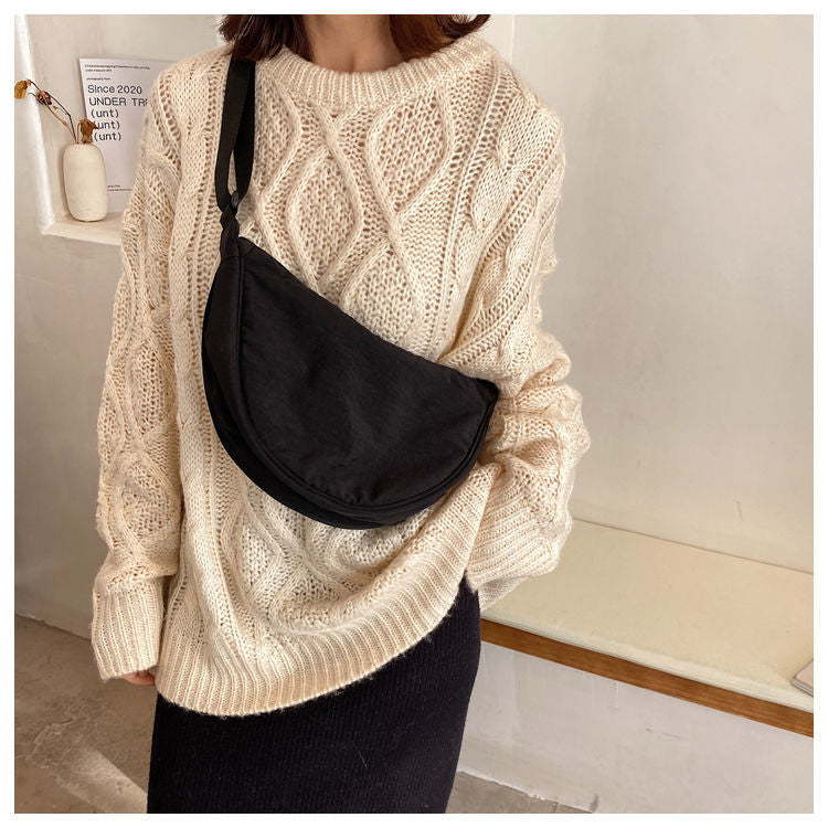 Stilfuld Half Moon Crossbody Taske - Luna
