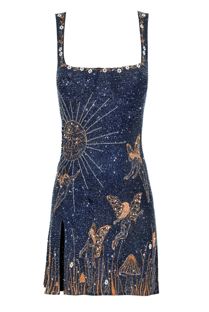Das Minikleid freigestellt von vorn mit Blütenborte an Trägern und Ausschnitt sowie Feen und Sonne 5