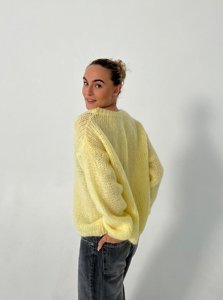Luxurious and Comfortable Women's Sweater – Lunovia