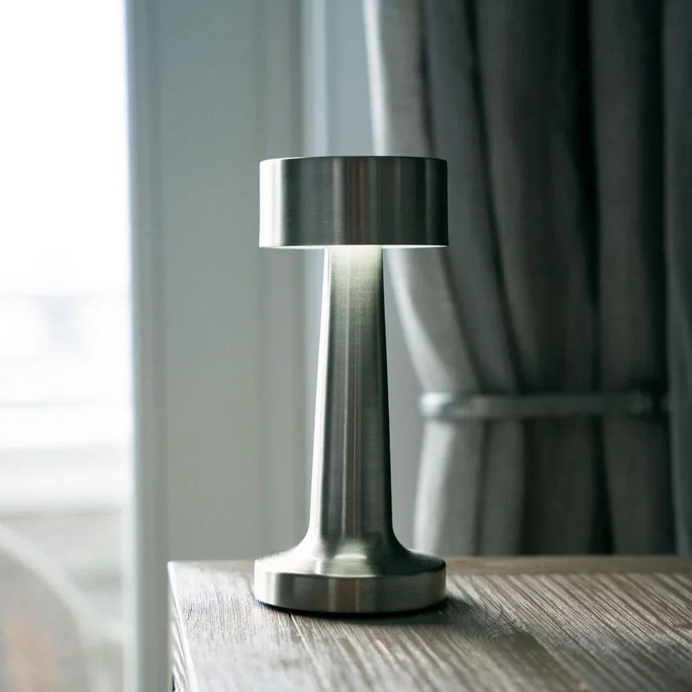 Moderne bordlampe - SleekGlow