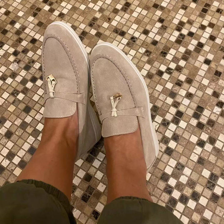 Comfortable moccasins with lock detail - Isabella