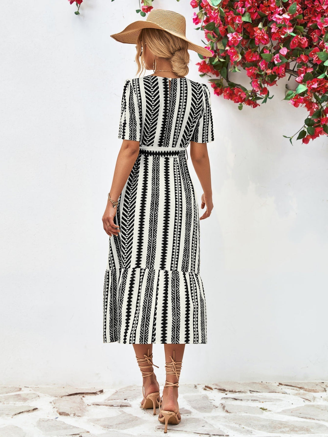 Sort-hvid stribet midi-kjole – Elise