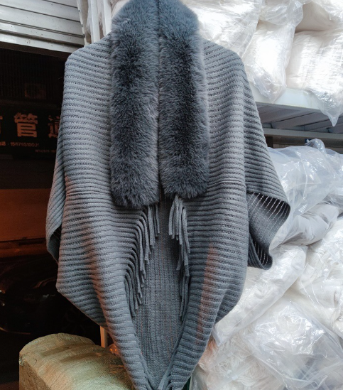 Women's Vest Louise – With Luxurious Faux Fur Collar | One Size