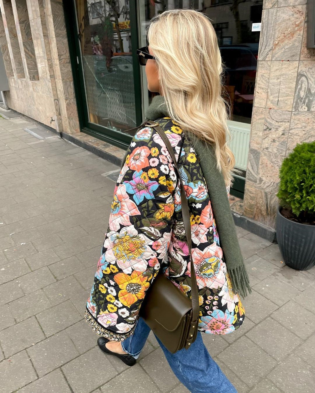 Foret damejakke med blomsterprint – Aurora
