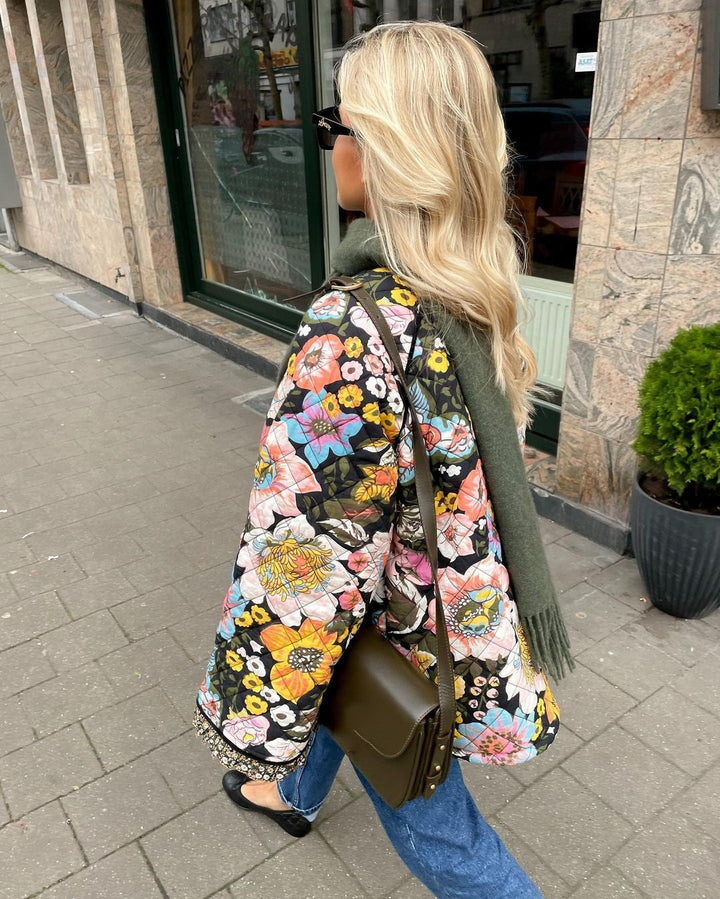 Foret damejakke med blomsterprint – Aurora