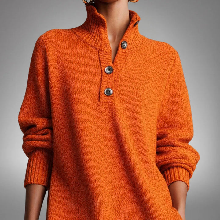 Nahaufnahme des orangefarbenen Strickkleids mit gerippter Knopfleiste, Stehkragen und Ärmelbündchen 2