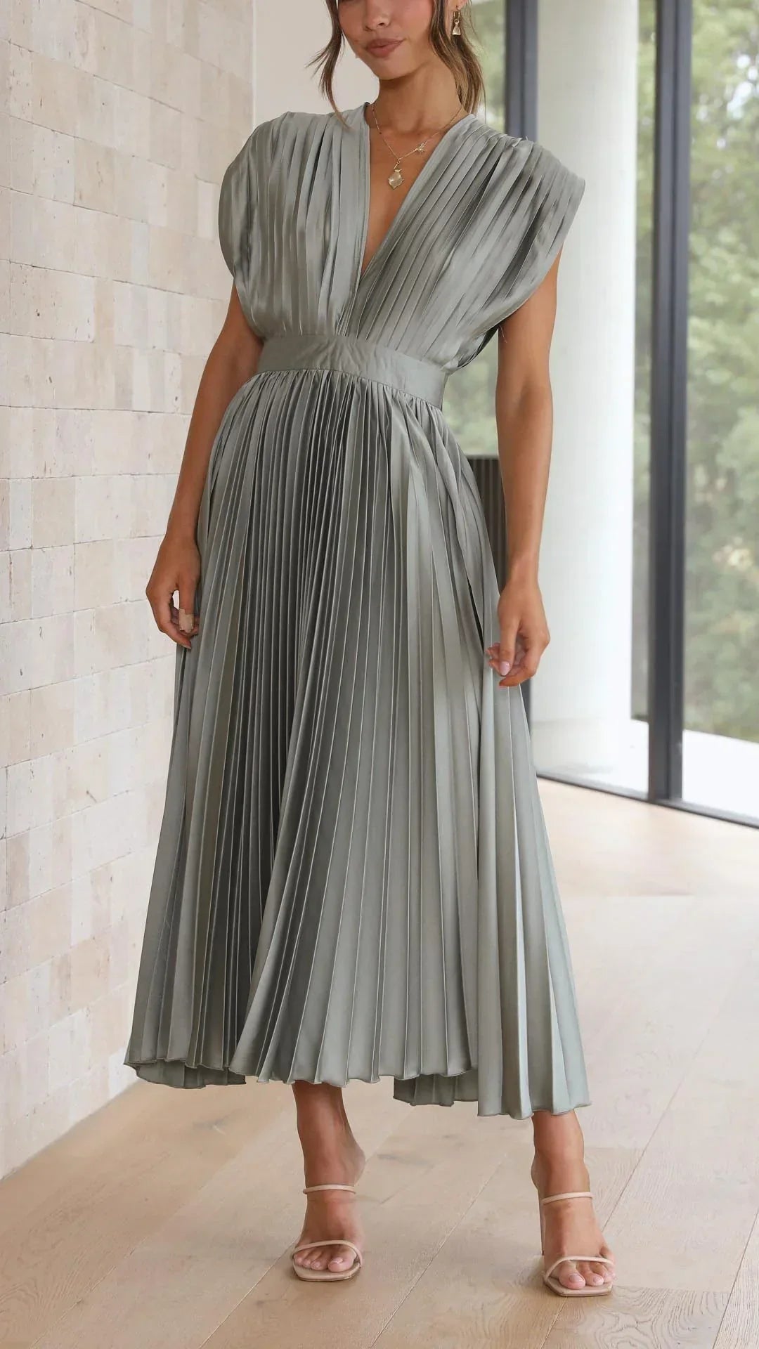 Vestido moderno con escote en V y cierre de lazo - Isabella