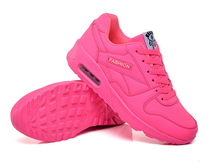 Pinker Schuh seitlich mit Luftpolster, daneben ein zweiter Schuh mit sichtbarer Profilsohle 7