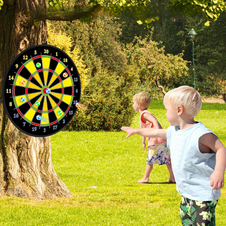 Stort dartbrett for barn med klebeballer og dartpiler – PlayTarget