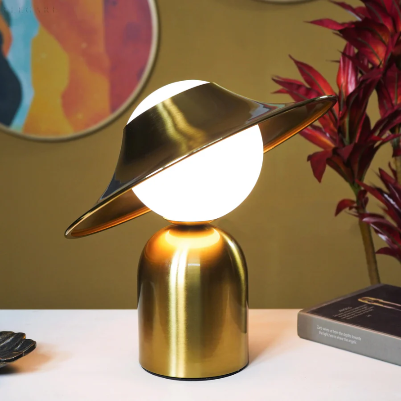 Luxurious Metal Table Lamp – GoldAura