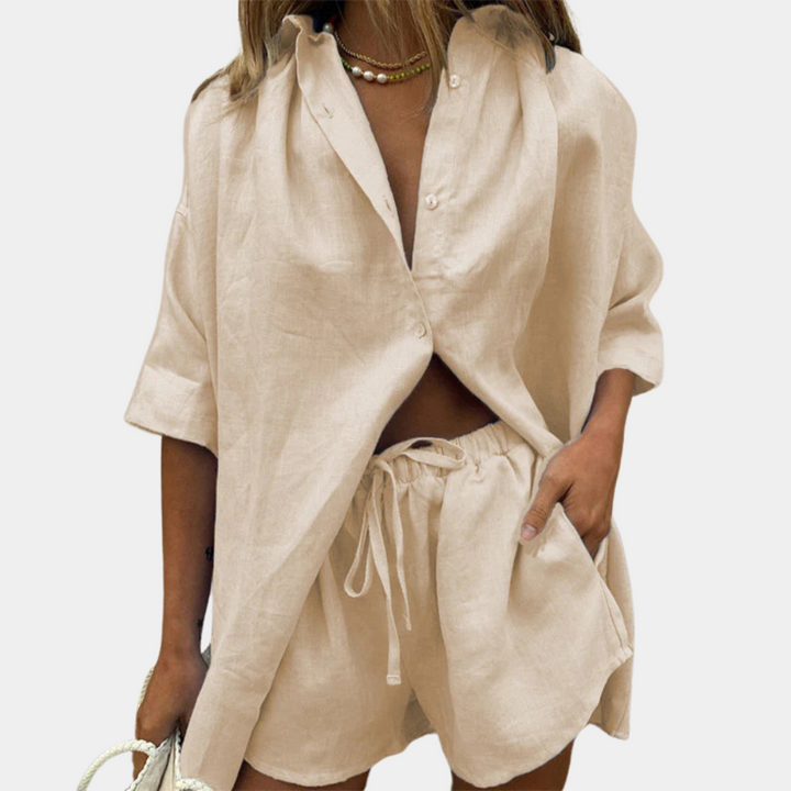 Damen Leinen-Set in Khaki, bestehend aus Hemd und Shorts, ideal für Sommermode.