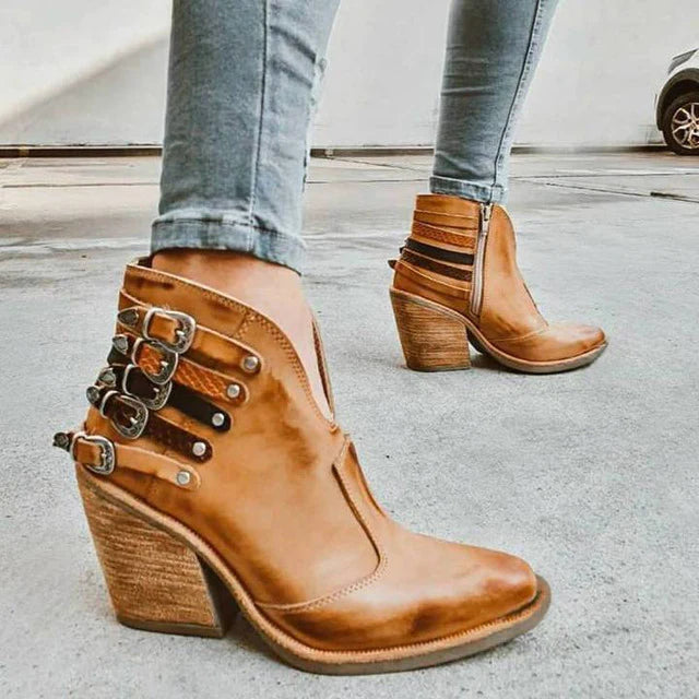 Women's ankle boots with V-neck and buckle – Léa