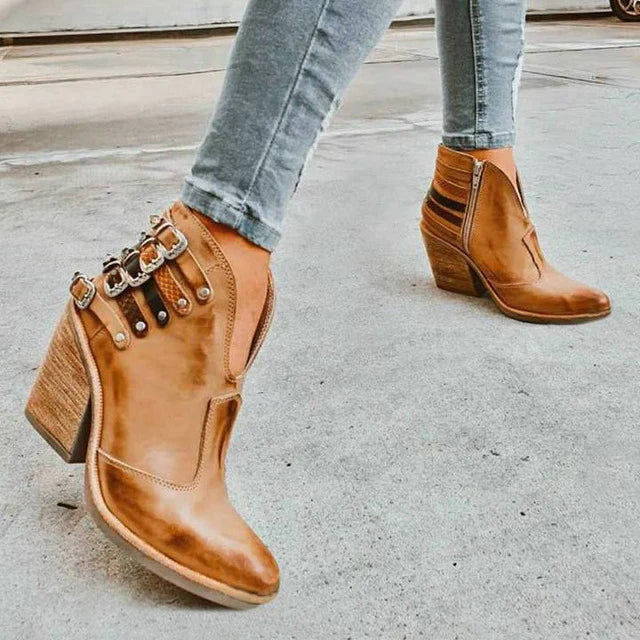Women's ankle boots with V-neck and buckle – Léa
