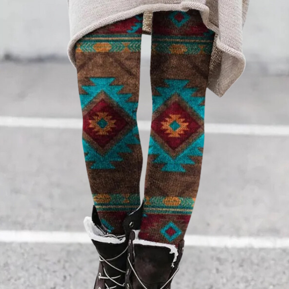 Bunte Strumpfhose mit Aztekenmuster, braun, rot, türkis, Damenmode, Herbst-Winter-Look.