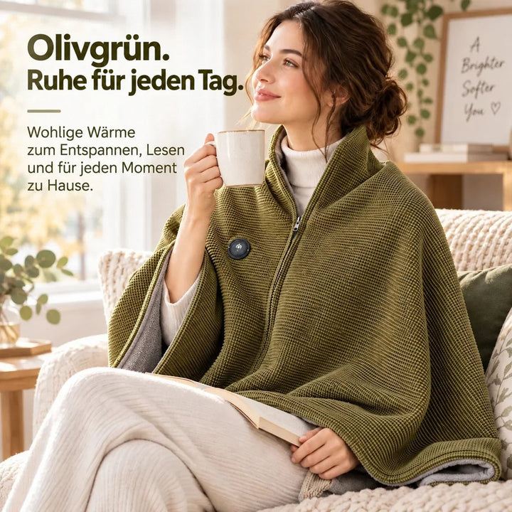 Frau auf dem Sofa mit Tasse und Buch, um die Schultern die olivgrüne Decke 8