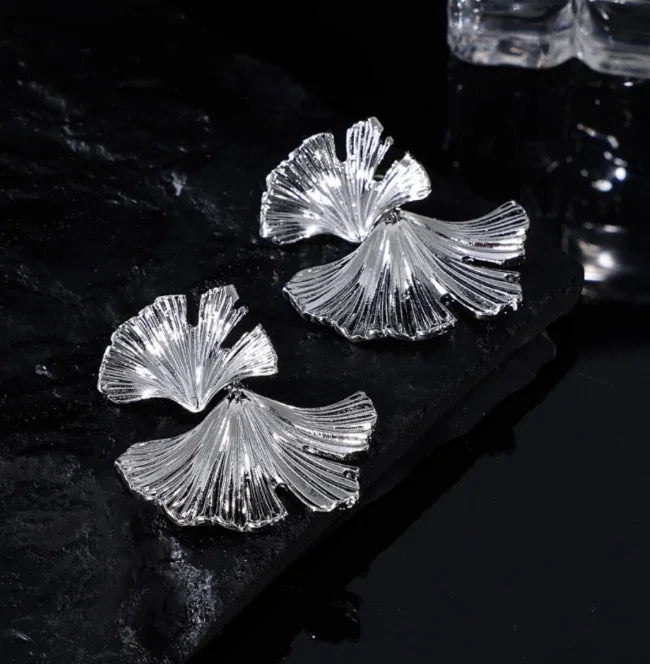 Flower Earrings in Gold and Silver – Liora