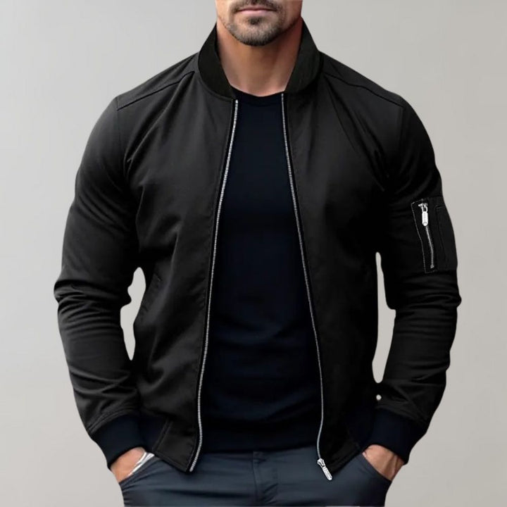 Schwarze Herren-Bomberjacke, Reißverschluss, modisch, lässig, Baumwolle, Herbstmode.