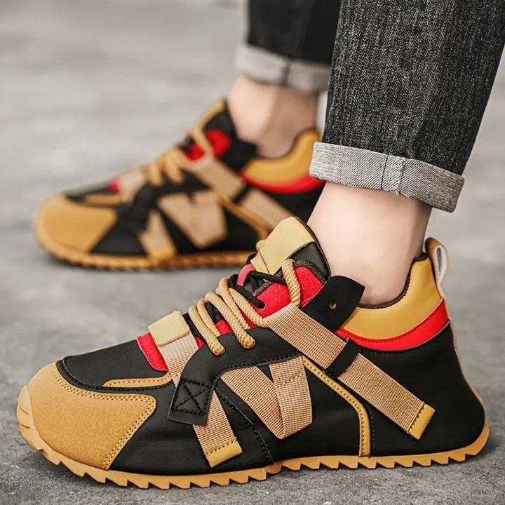 Schwarze und beige Sneaker mit rotem Akzent, sportlich, modisch, Unisex, Straßenschuhe.