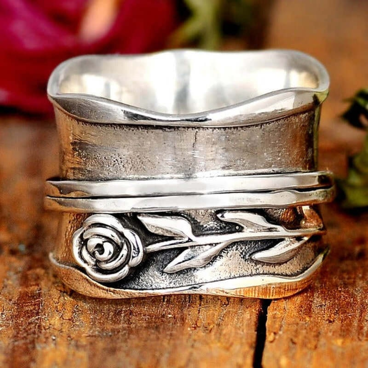 Anillo de plata hecho a mano con motivo floral - Lila