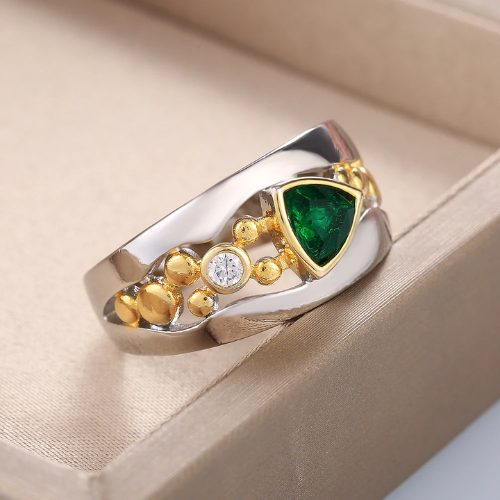 Vintage Ring mit grünem Kristall – Aurora
