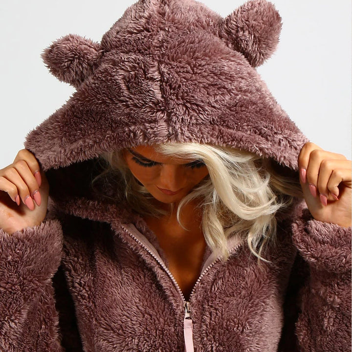 Superweicher Fleece-Overall mit Bärenohren – BearHug